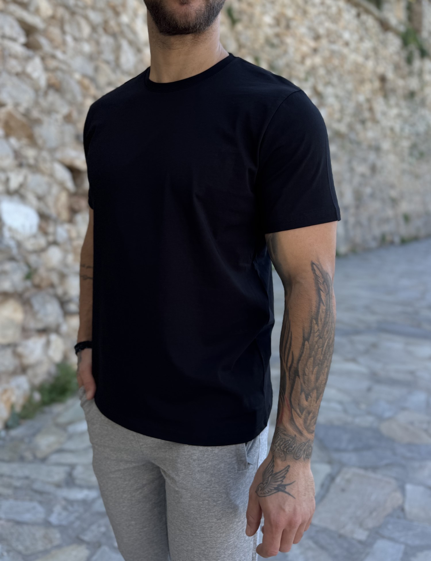 Ανδρική μαύρη κοντομάνικη μπλούζα R260332 φωτογραφία